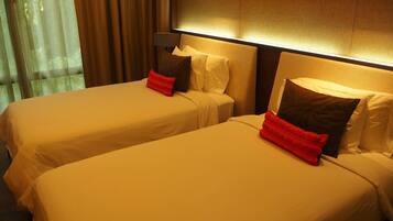 Luxury 2-Bedroom Condo Ocean View | 2 ห้องนอน, เครื่องนอนระดับพรีเมียม, ตู้นิรภัยในห้องพัก, โต๊ะทำงาน