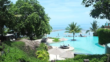 2 outdoor pools