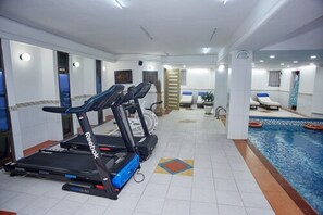 Exercise/lap pool