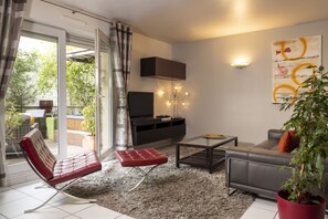 Deluxe Apartment | Living area | Flat-screen TV - Maison Lavaud (Paris)