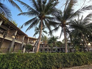 Garden Villa King | View from room - Baan Tai Had Resort (Samut Songkhram)