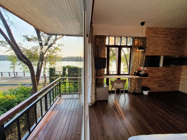 Pool Side King | Terrace/patio - Baan Tai Had Resort (Samut Songkhram)