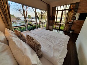 Pool Side King | Desk, free WiFi, bed sheets - Baan Tai Had Resort (Samut Songkhram)