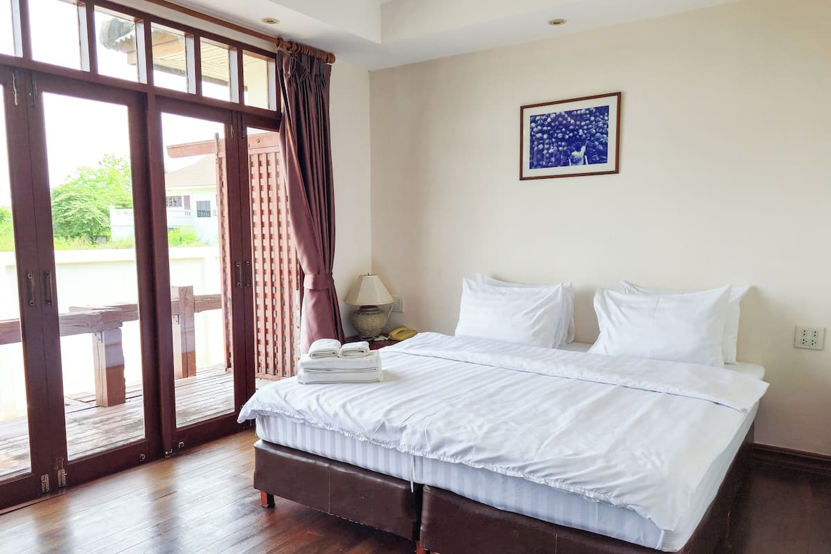 Garden Villa King | 1 bedroom, desk, free WiFi, bed sheets