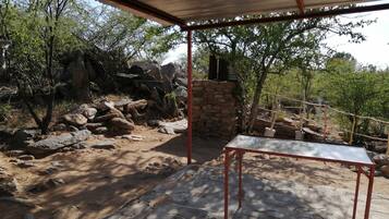 Tienda de campaña básica (Camping Space-No bed or Tent provided) | 2 habitaciones, decoración personalizada y muebles diferentes