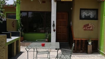 Vista frontal de la propiedad