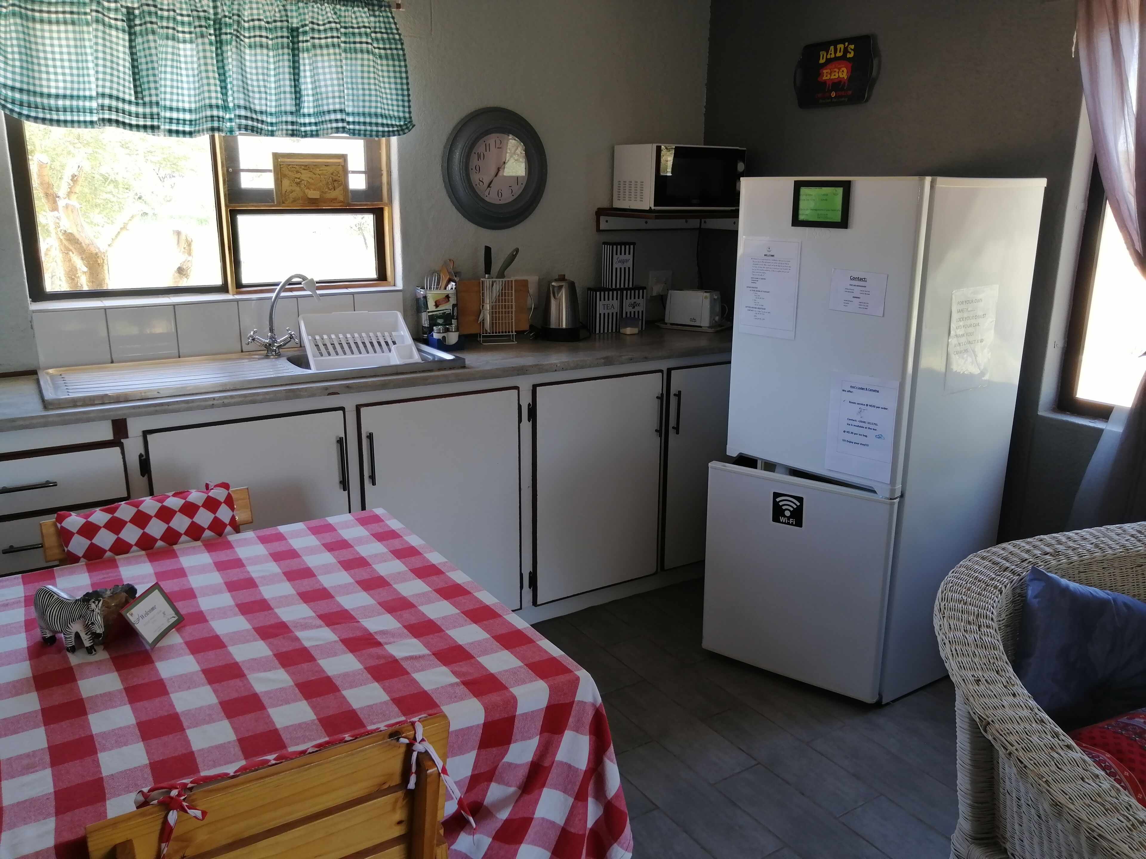 Chalé família | Cozinha privada | Geladeira grande, micro-ondas, chaleira elétrica, torradeira