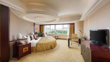 Deluxe Double Room | Desk, blackout curtains, iron/ironing board, free WiFi