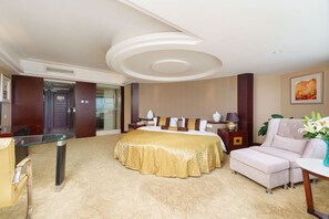 Deluxe Double Room | Desk, blackout curtains, iron/ironing board, free WiFi - Oasis Grand Hotel (Ürümqi)