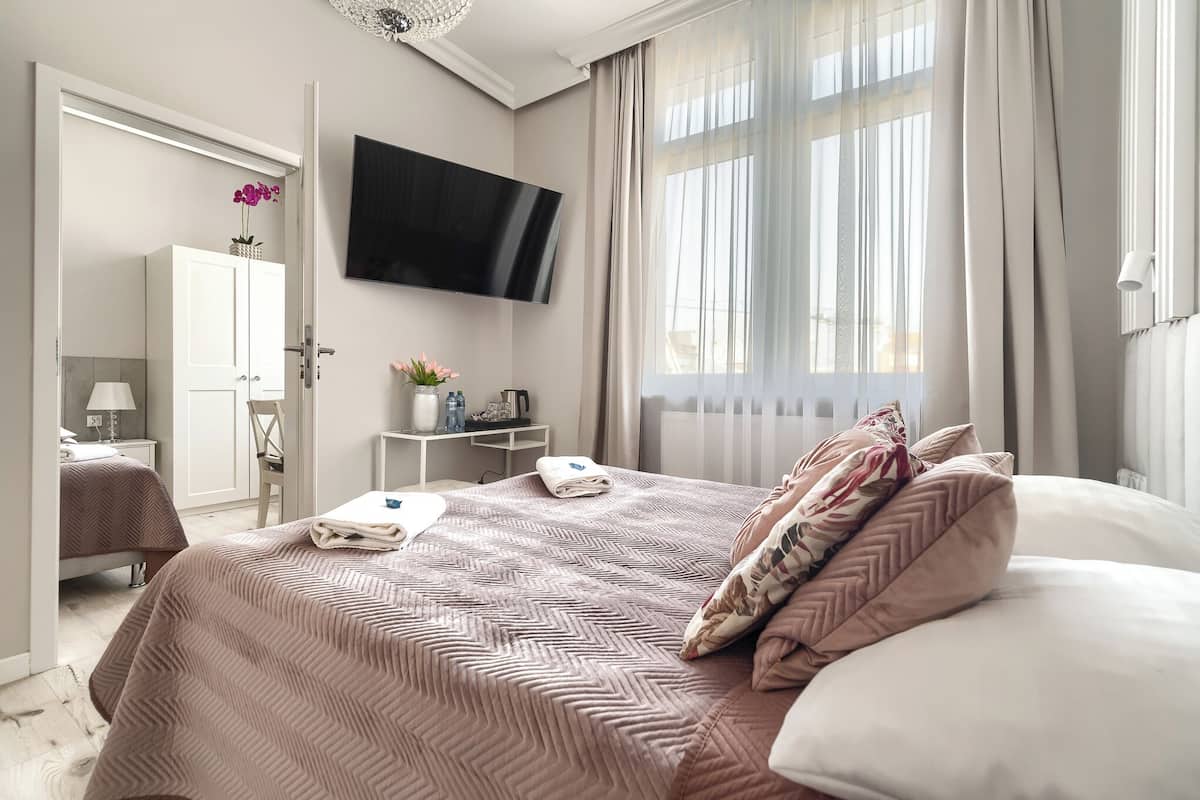 Comfort Quadruple Room, Private Bathroom