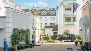 Vista frontal de la propiedad