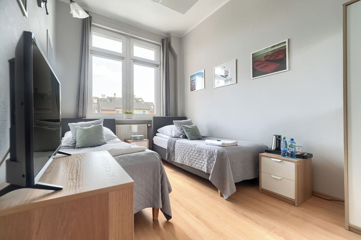 Standard Double or Twin Room, 2 Single Beds, Shared Bathroom