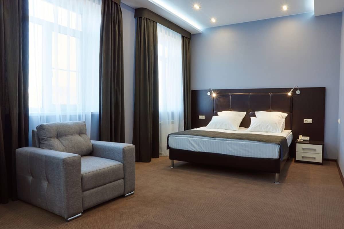 Family Studio | Peralatan tempat tidur premium, bar mini, peti besi dalam bilik, meja
