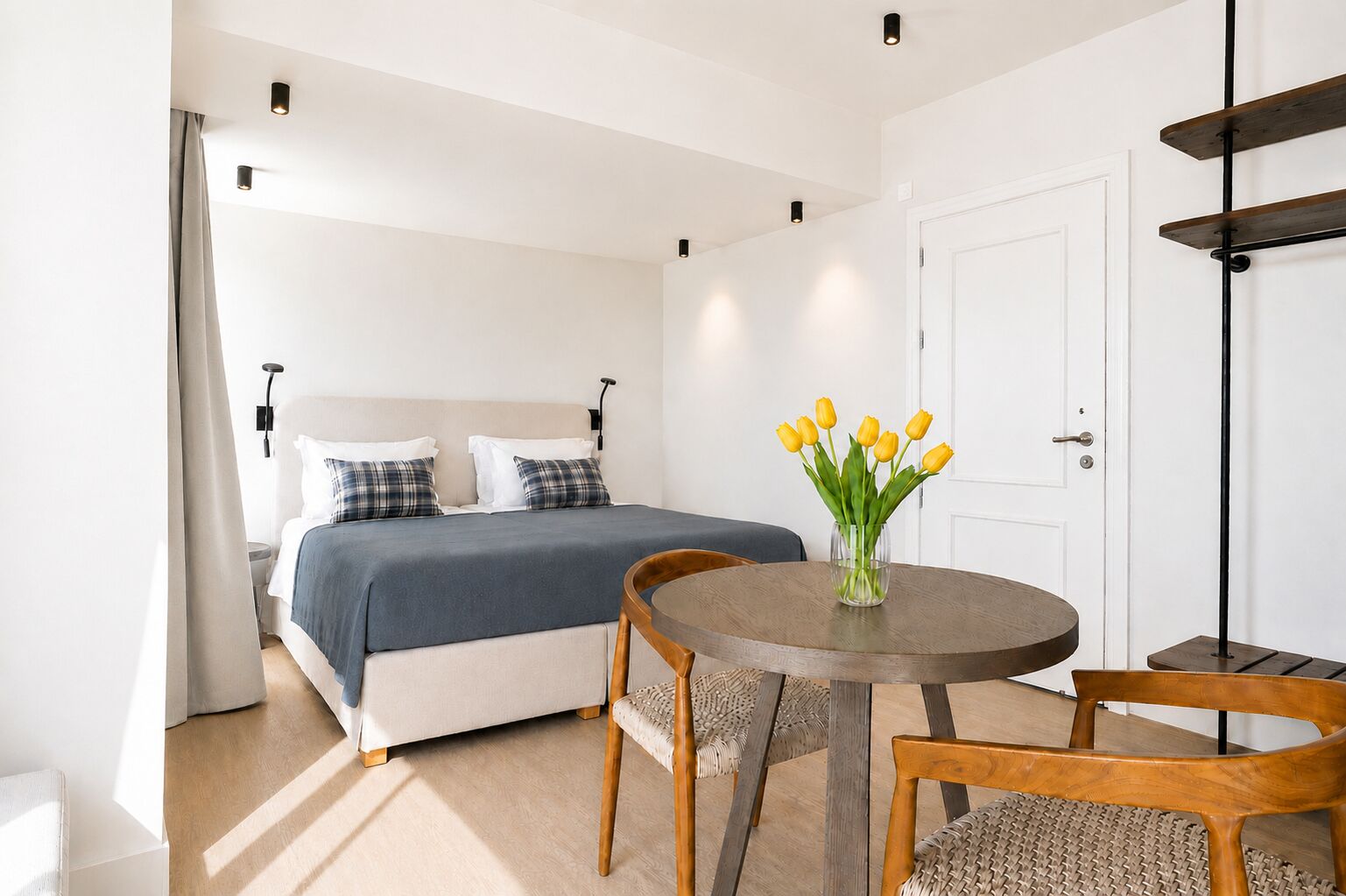 Azure Sea View Suite | Minibar, coffres-forts dans les chambres, bureau, rideaux occultants