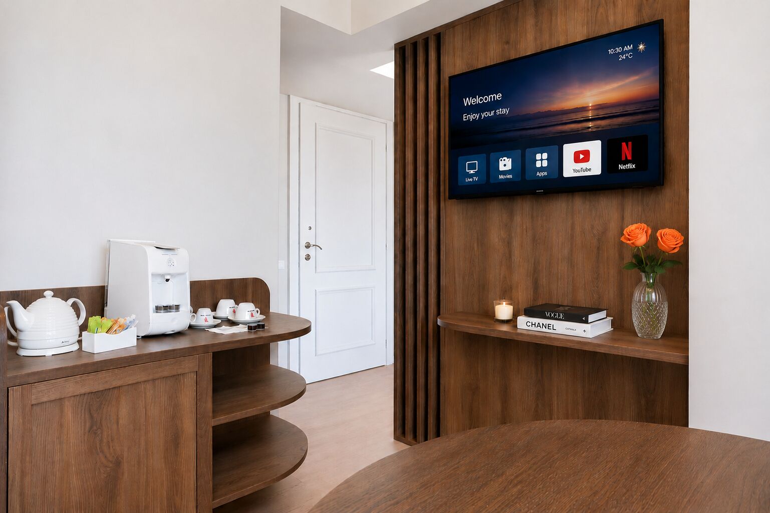 Minibar, coffres-forts dans les chambres, bureau, rideaux occultants