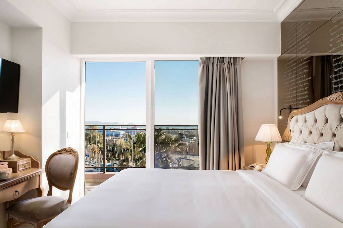 v suite sea view | minibar, in-room safe, desk, blackout curtains