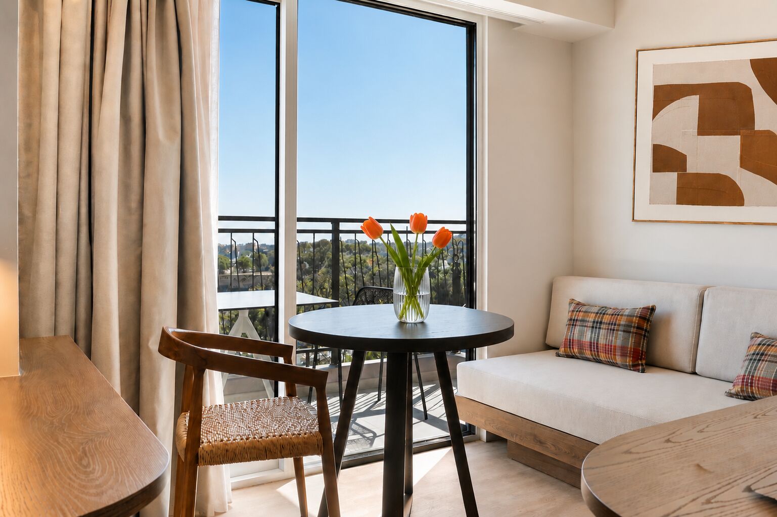 Diktamo Sea View Suite | Minibar, brankas, meja kerja, dan tirai kedap cahaya