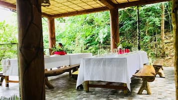 Breakfast, lunch, dinner served; local and international cuisine