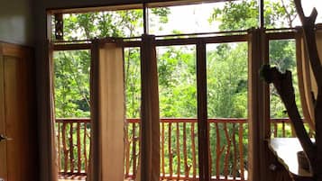 Deluxe Villa, 2 Bedrooms | 2 bilik tidur, meja, cadar katil
