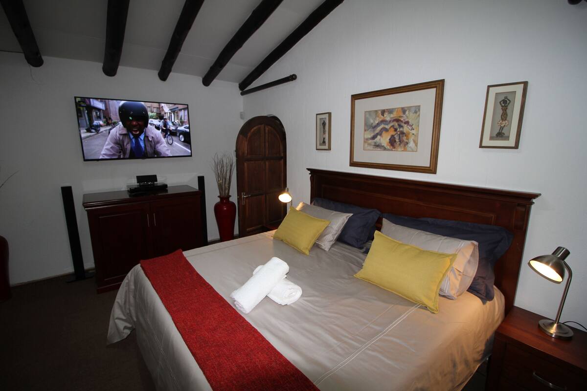 Desk, iron/ironing board, free WiFi, bed sheets