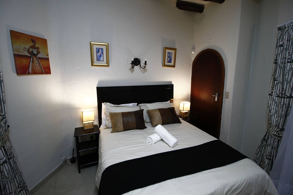Desk, iron/ironing board, free WiFi, bed sheets