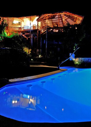 Outdoor pool - Kalachuchi Beach Resort (Enrique Villanueva)