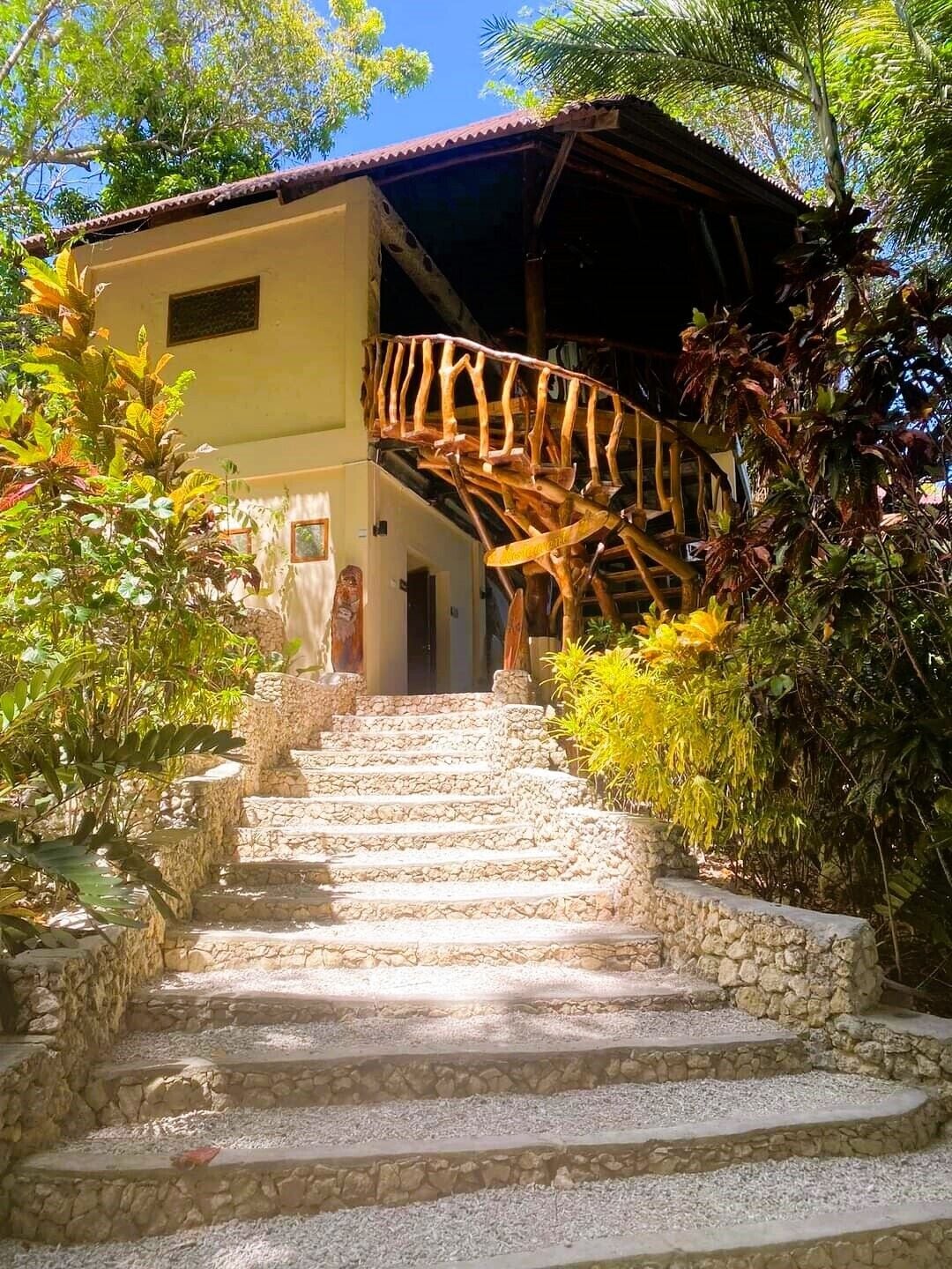 breakfast, lunch served; local and international cuisine, pool views