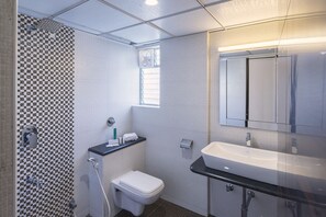 Superior Room, 1 Bedroom | Bathroom | Shower, free toiletries