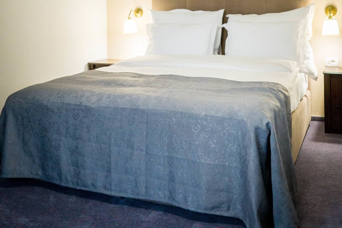 Ropa de cama de alta calidad y minibar