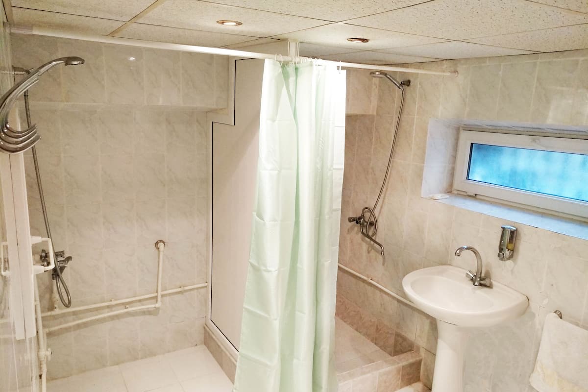 Bruser, gratis toiletartikler, håndklæder