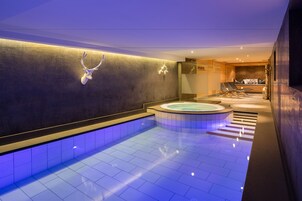 Una piscina techada