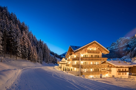 Exterior. Hotel Somont