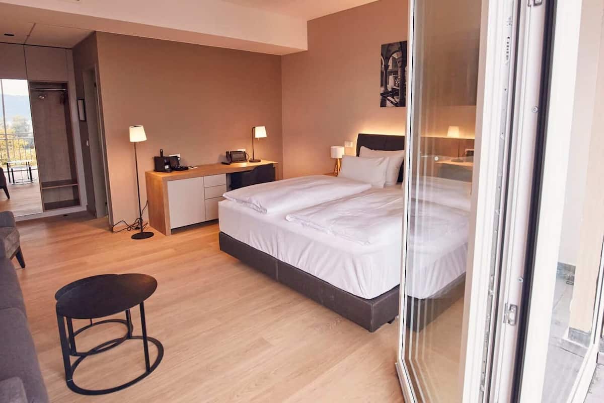 superior double room | 1 bedroom, free minibar, in-room safe, desk