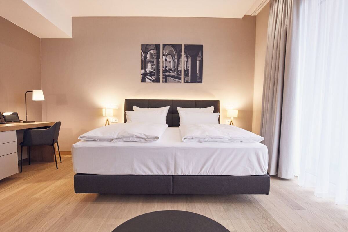 superior double room | 1 bedroom, free minibar, in-room safe, desk