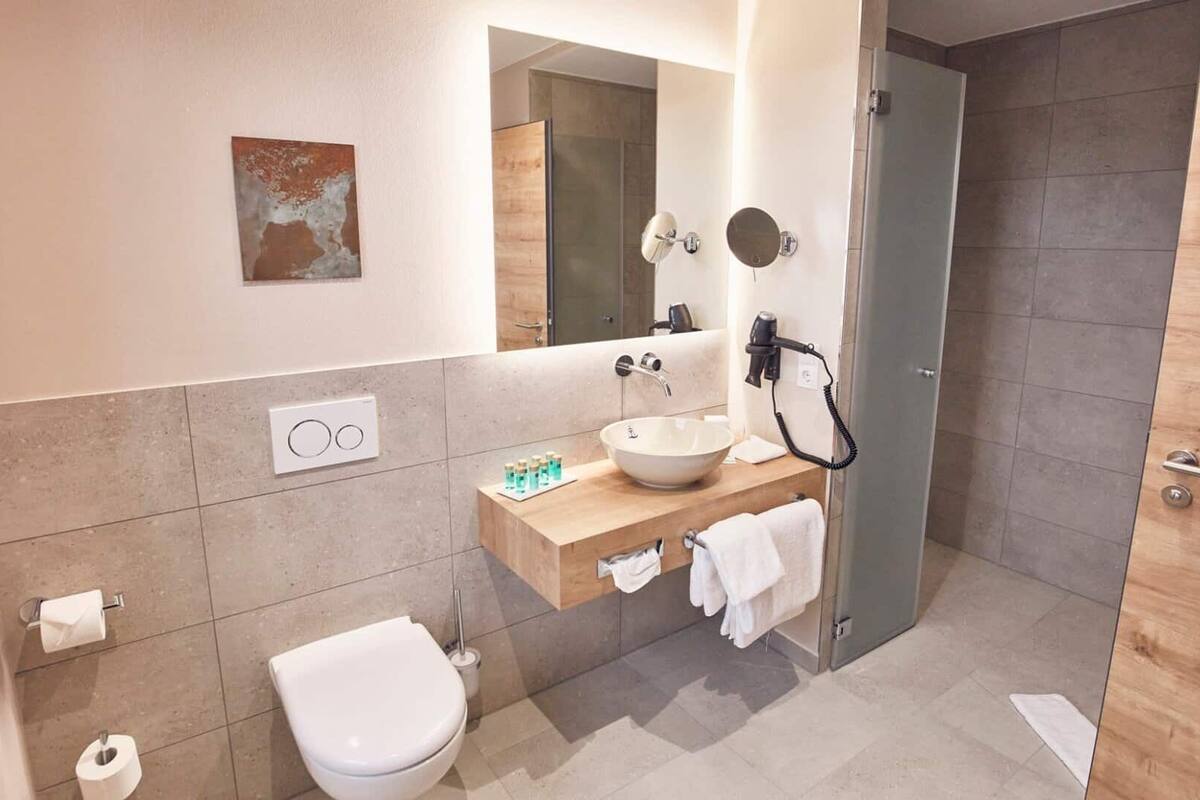 shower, rainfall showerhead, free toiletries, hair dryer