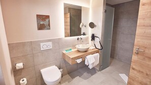 Een douche, gratis toiletartikelen, een haardroger, handdoeken
