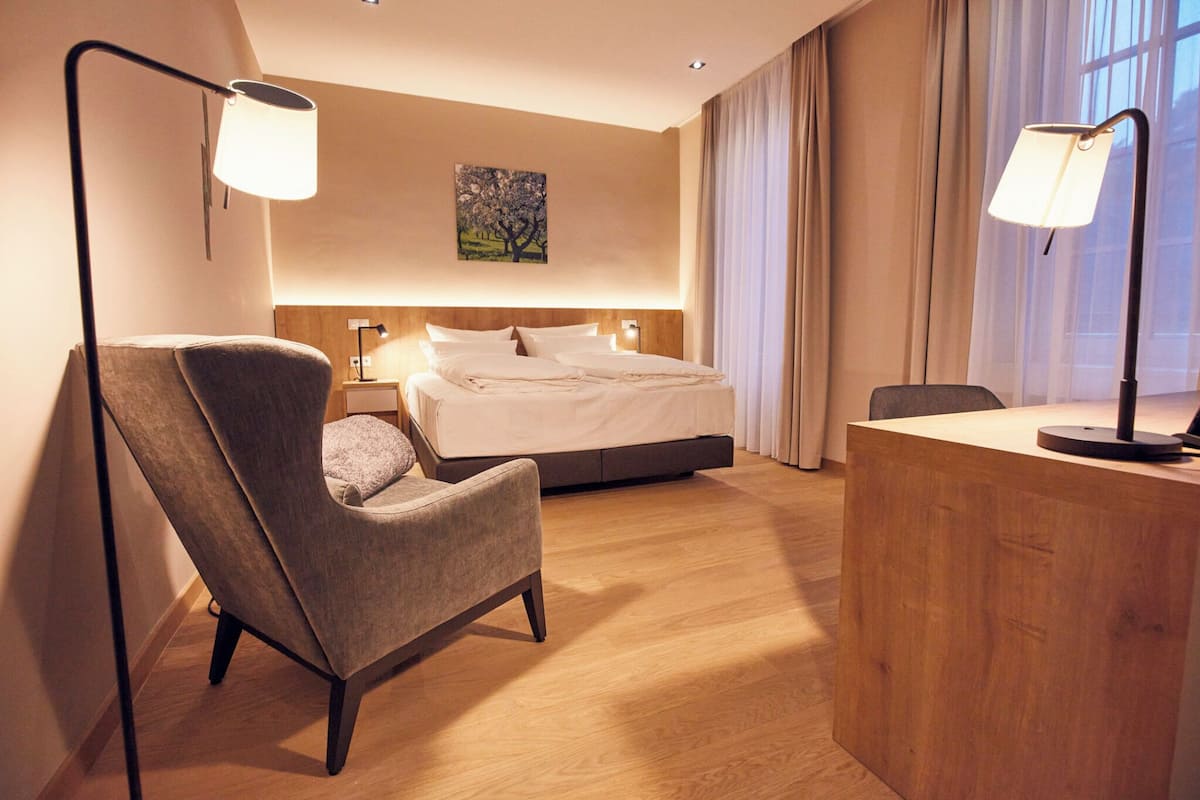 Free minibar, in-room safe, desk, soundproofing