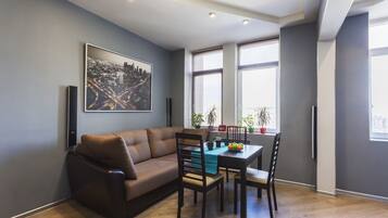 Apartment | 2 Schlafzimmer, Schreibtisch, Verdunkelungsvorhänge