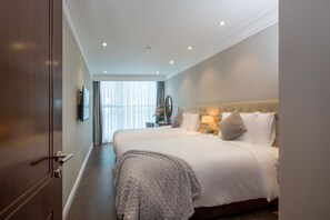 2 多间卧室、高档床上用品、加厚床垫、客房内保险箱