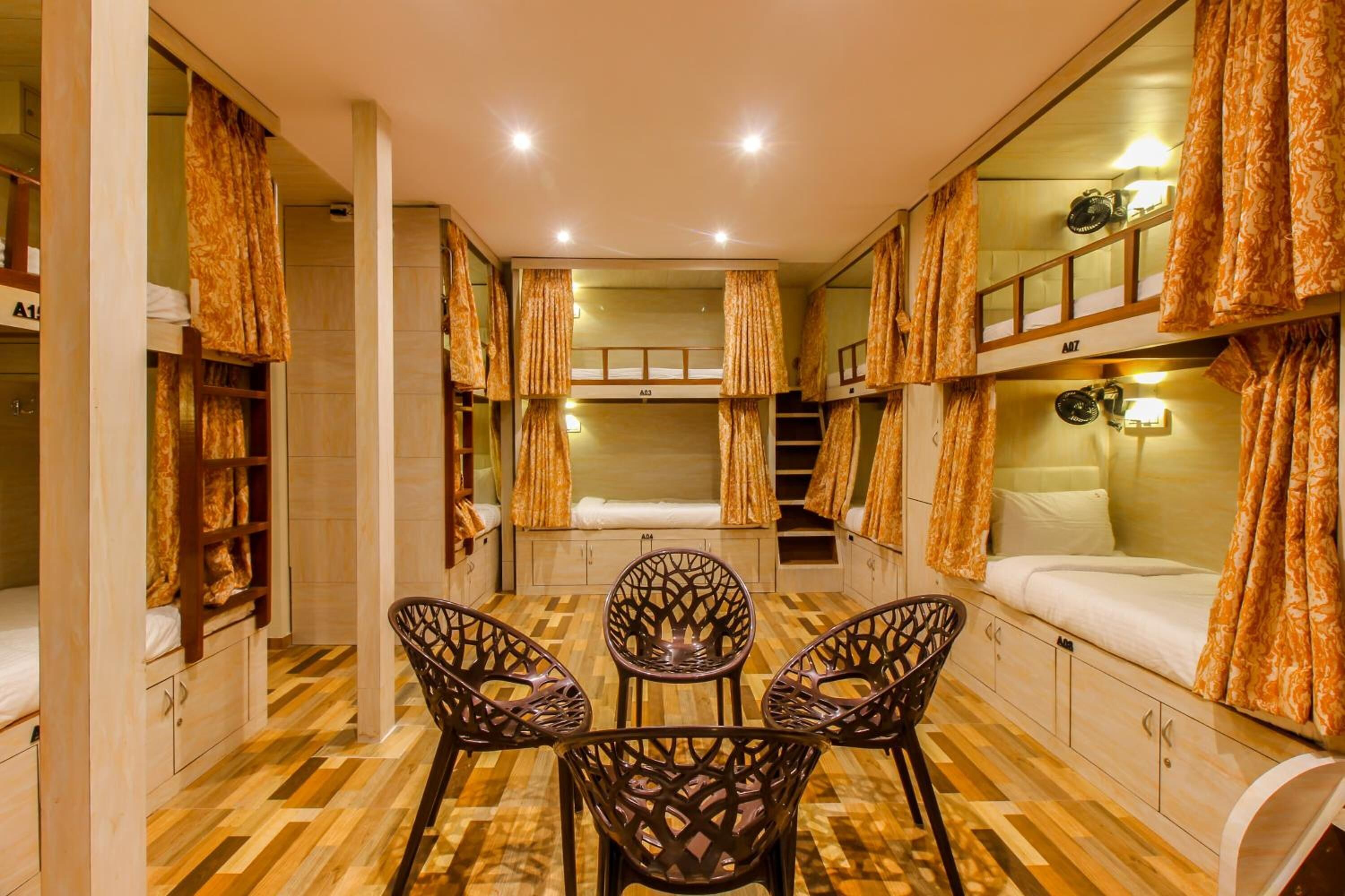 Premium bedding, in-room safe, soundproofing, free WiFi