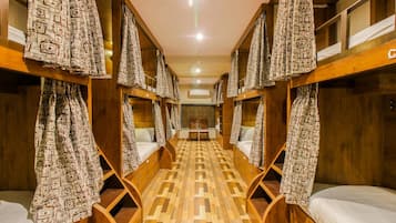 Premium bedding, in-room safe, soundproofing, free WiFi