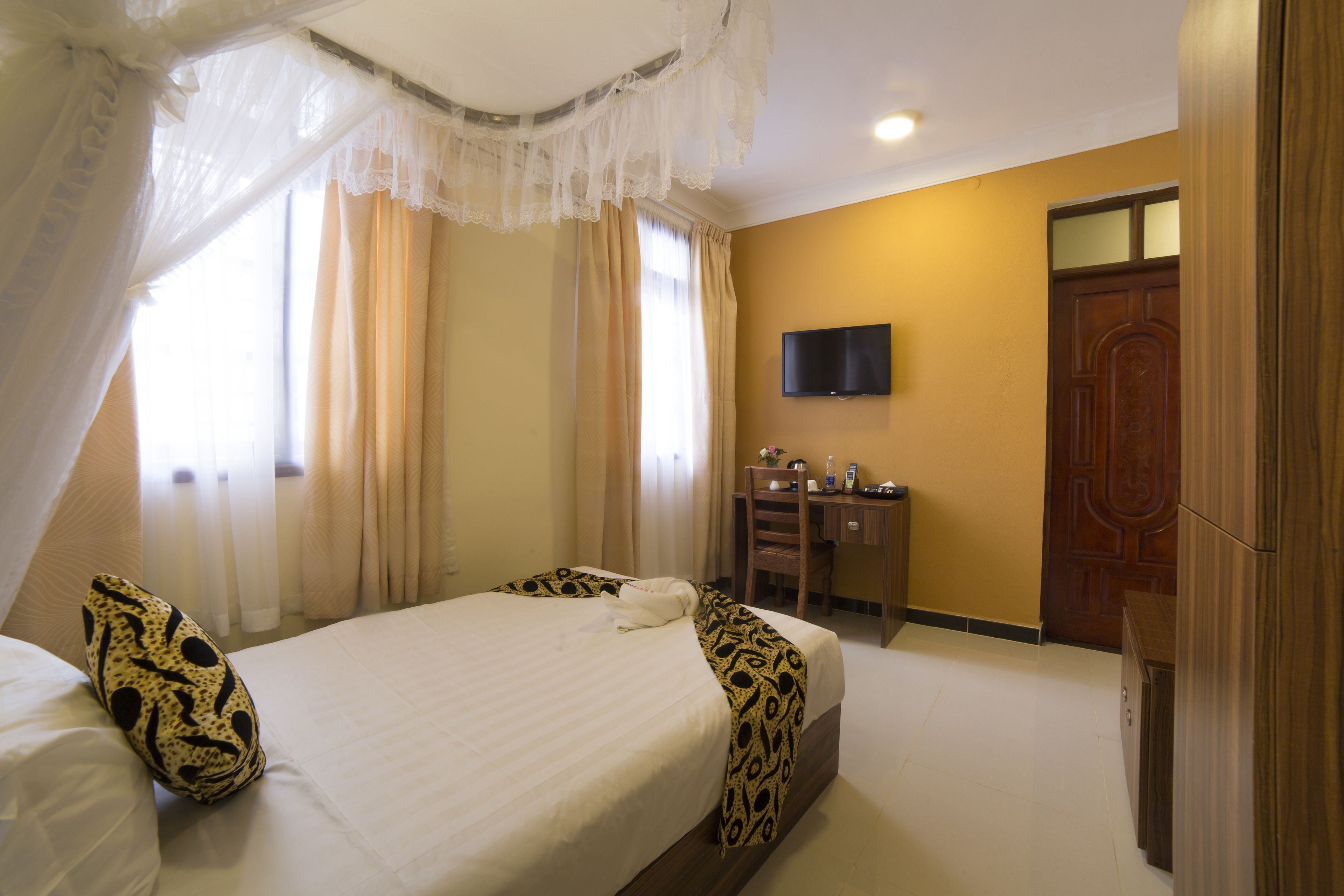 minibar, in-room safe, desk, free wifi