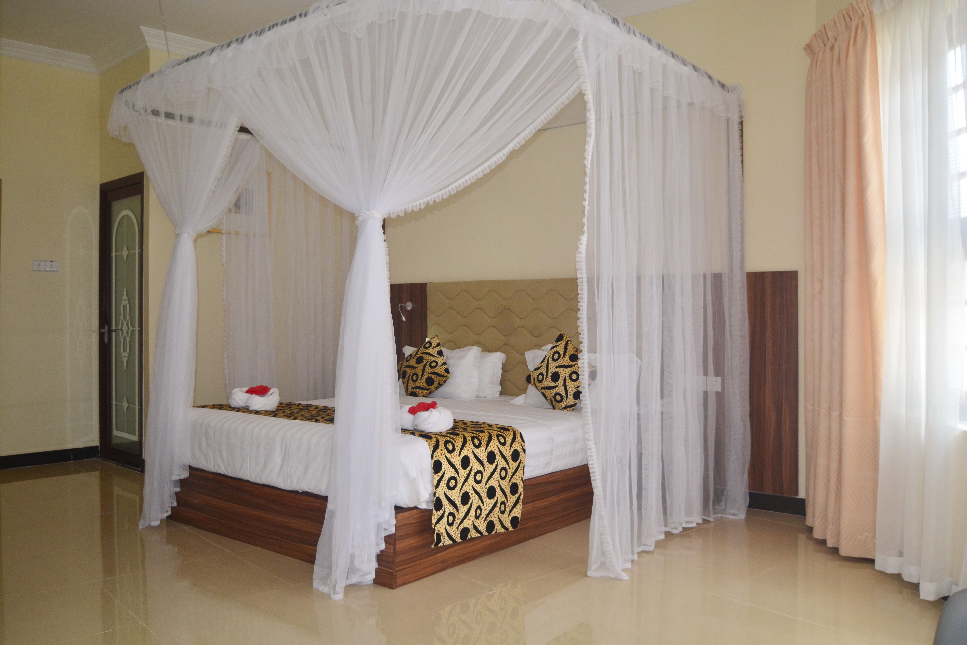 superior studio suite, kitchenette | minibar, in-room safe, desk, free wifi