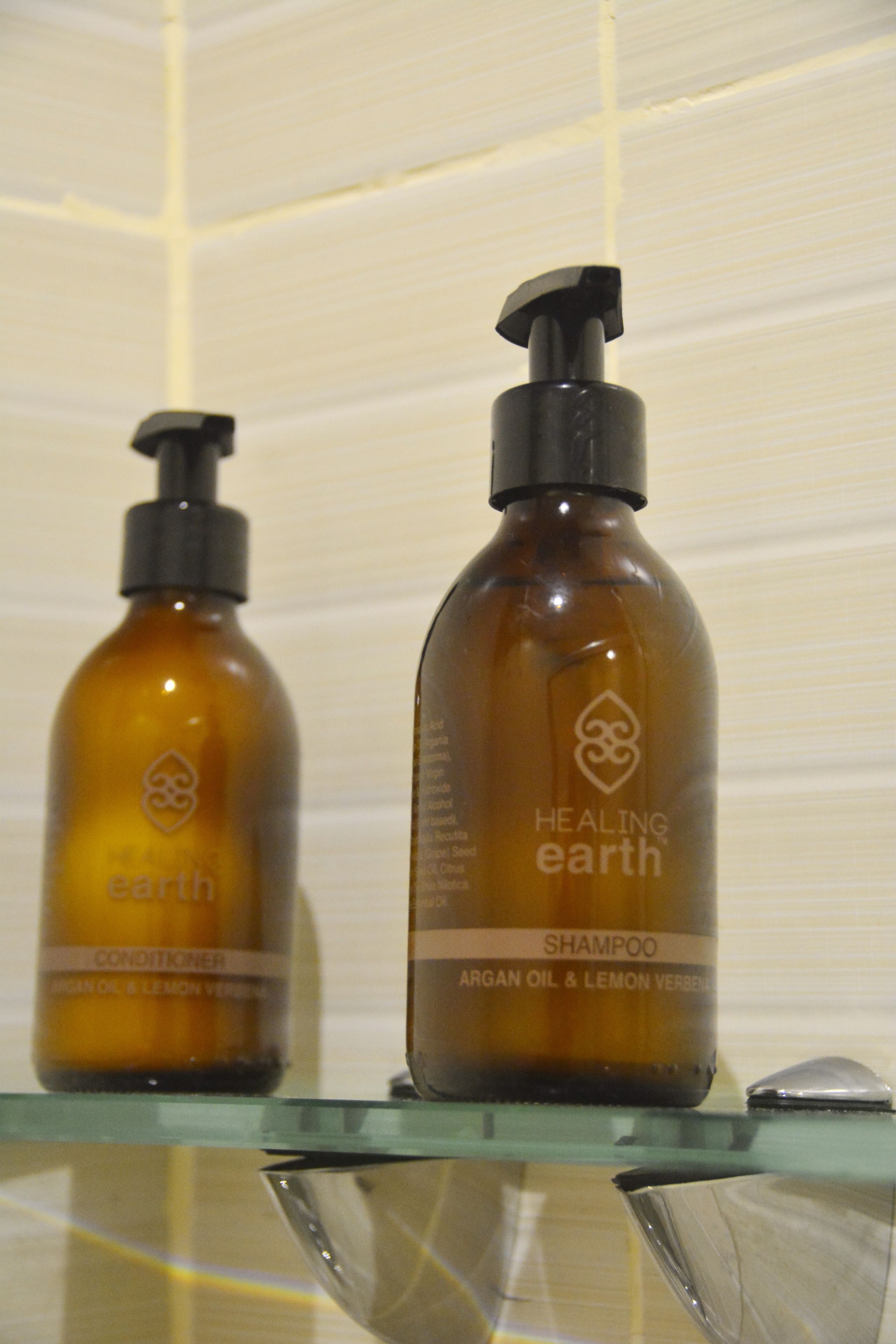 standard single room | bathroom amenities | shower, free toiletries, hair dryer, bathrobes