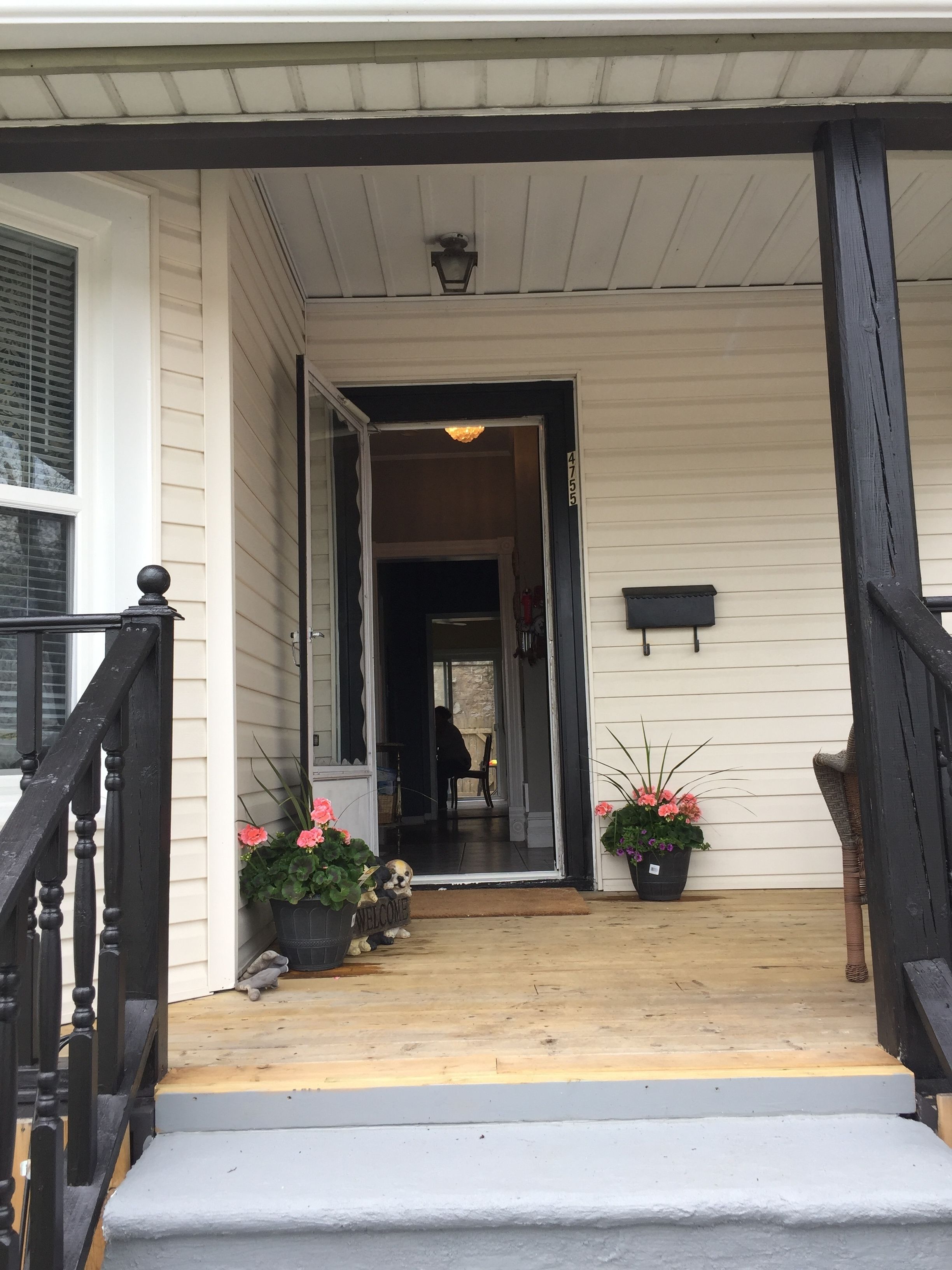 Pintu masuk properti