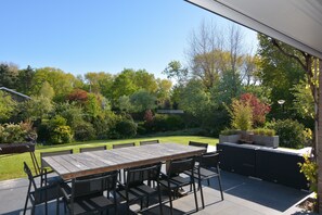 Familievilla, 5 soverom, hageutsikt | Terrasse/patio