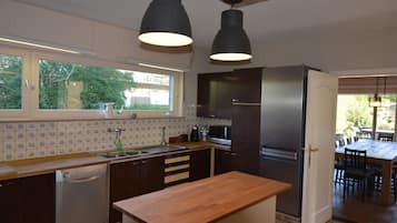 Family Villa, 5 Bedrooms, Garden View | Private kitchen | Fridge, microwave, stovetop, dishwasher