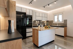 Luxury Villa | Private kitchen | Espresso maker, coffee/tea maker, electric kettle, paper towels - Archetypo (Naxos)