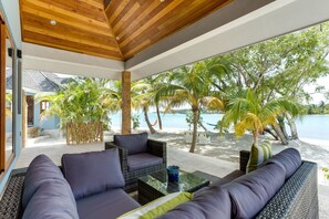 Luxury Suite, Private Pool (Private Island 26 people, 7 bedrooms-7 private bathrooms-1 public bath) | 陽台