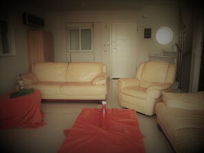 House, 3 Bedrooms | Living area | Flat-screen TV - Villa Vivian (Saronikos)